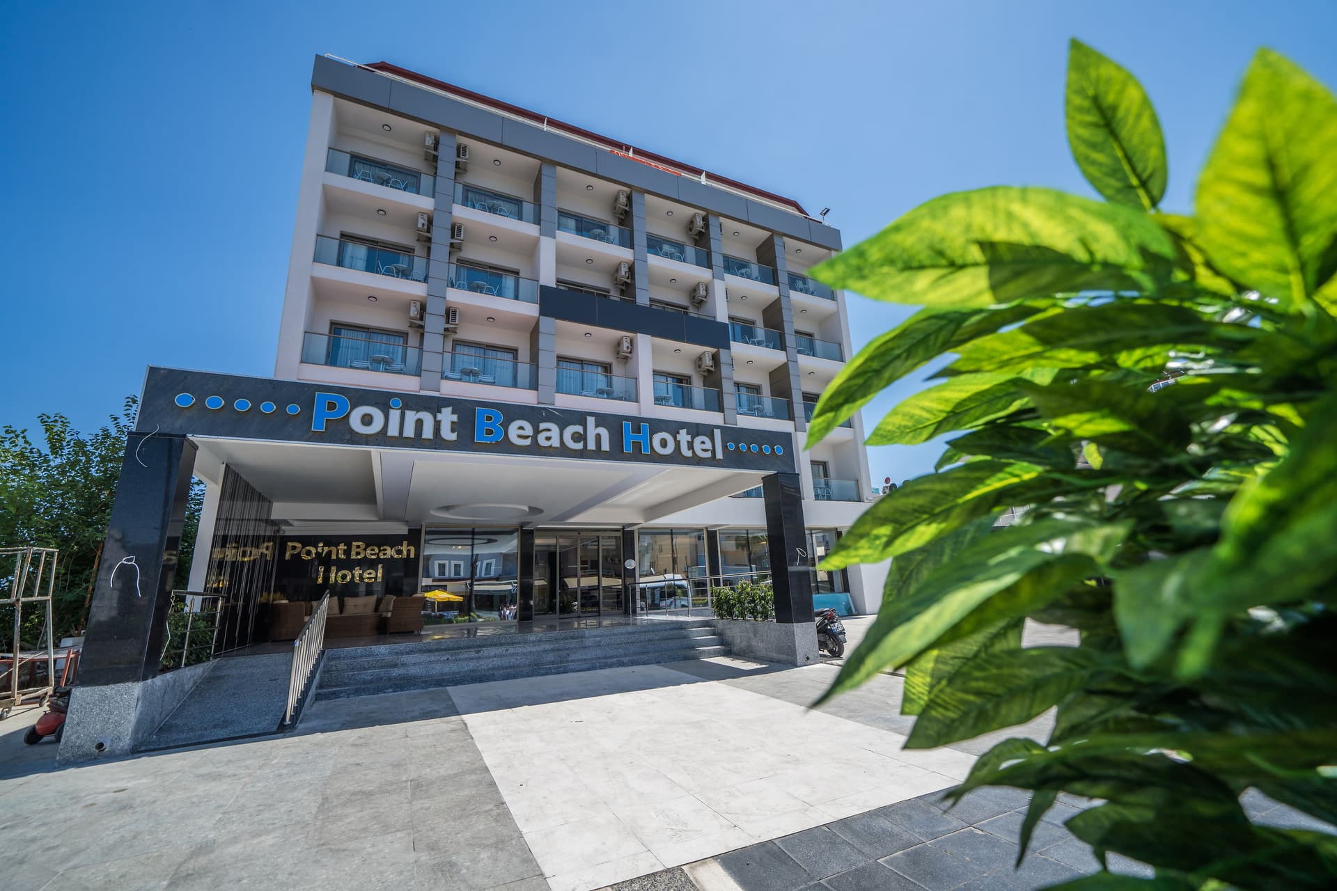 Point Beach Hotel