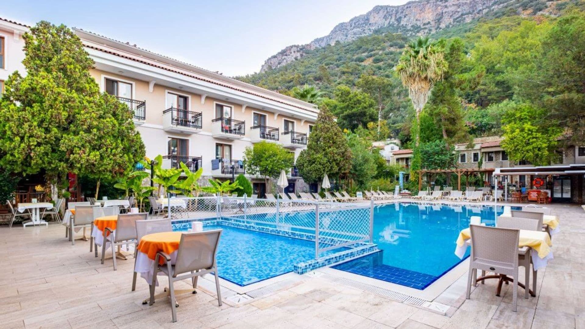 Perdikia Beach Hotel