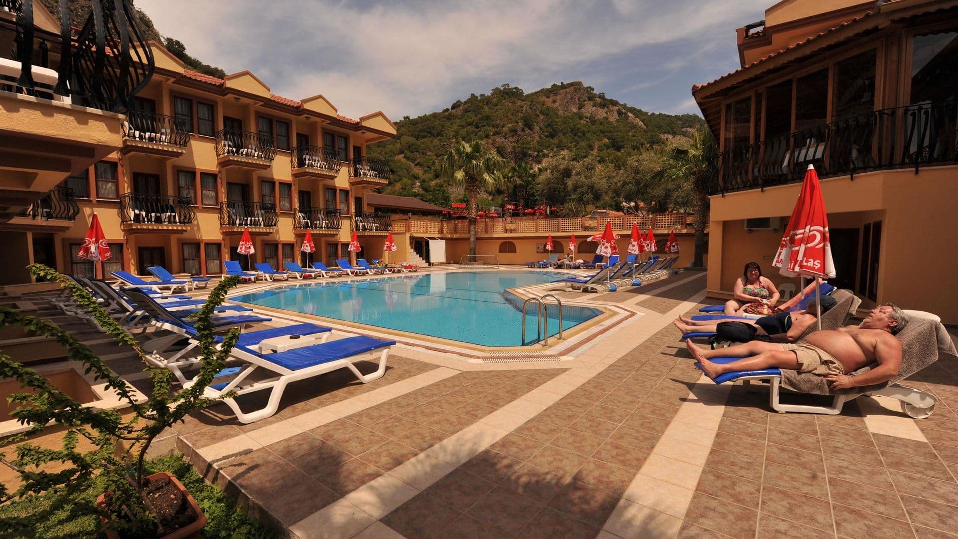 Belcehan Beach Hotel