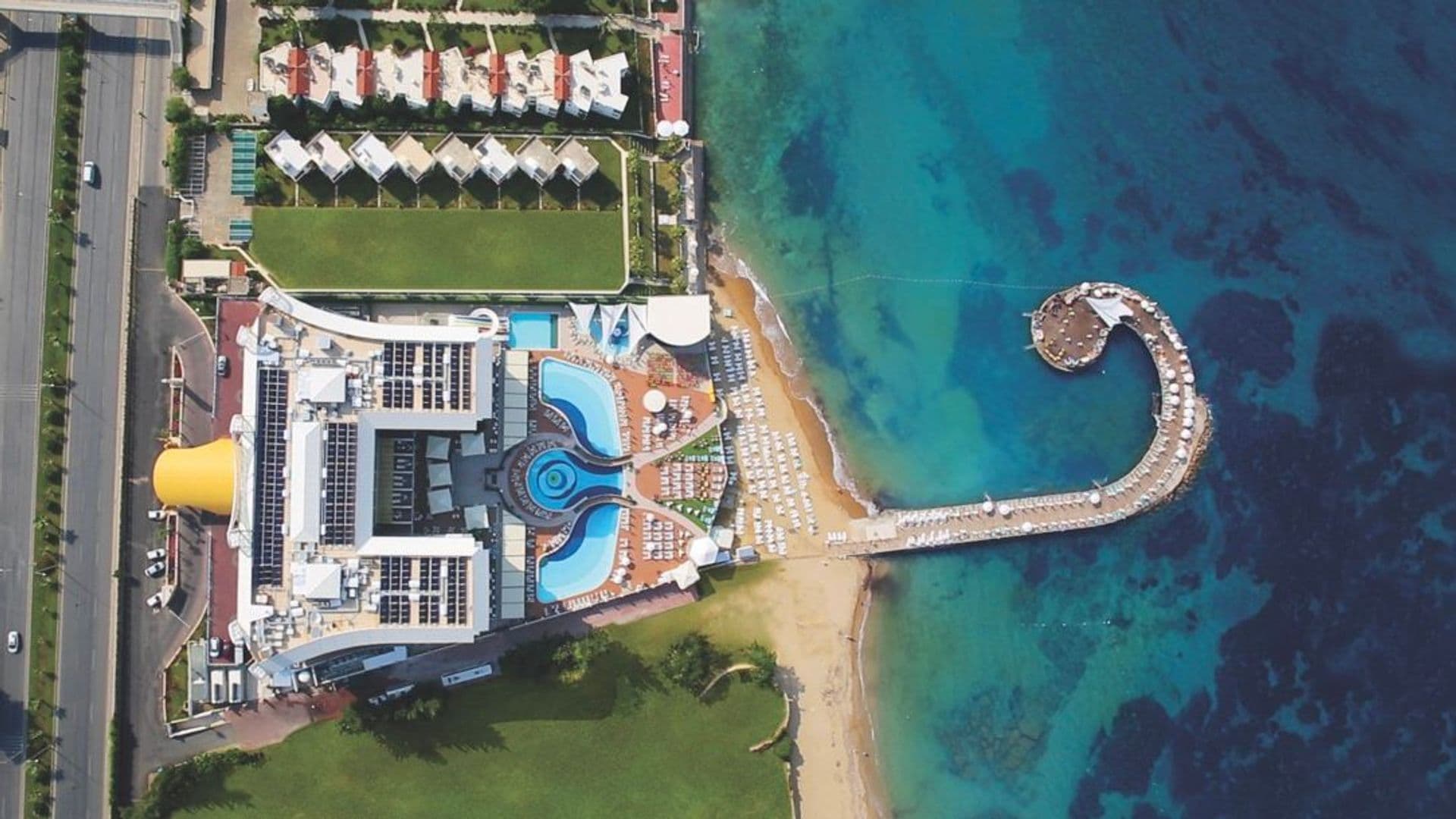 Azura Deluxe Resort & Spa Hotel