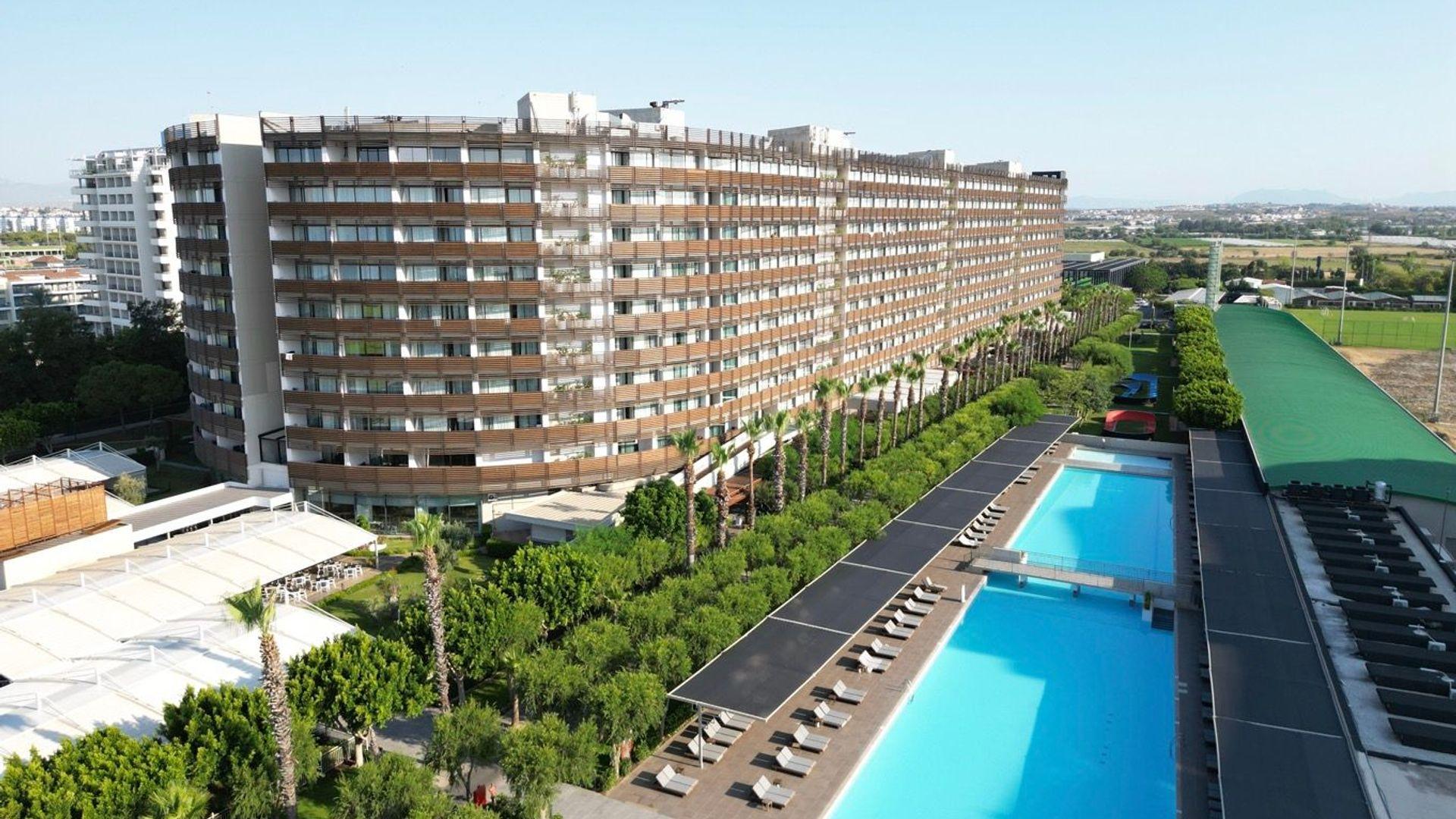 Nirvana Cosmopolitan