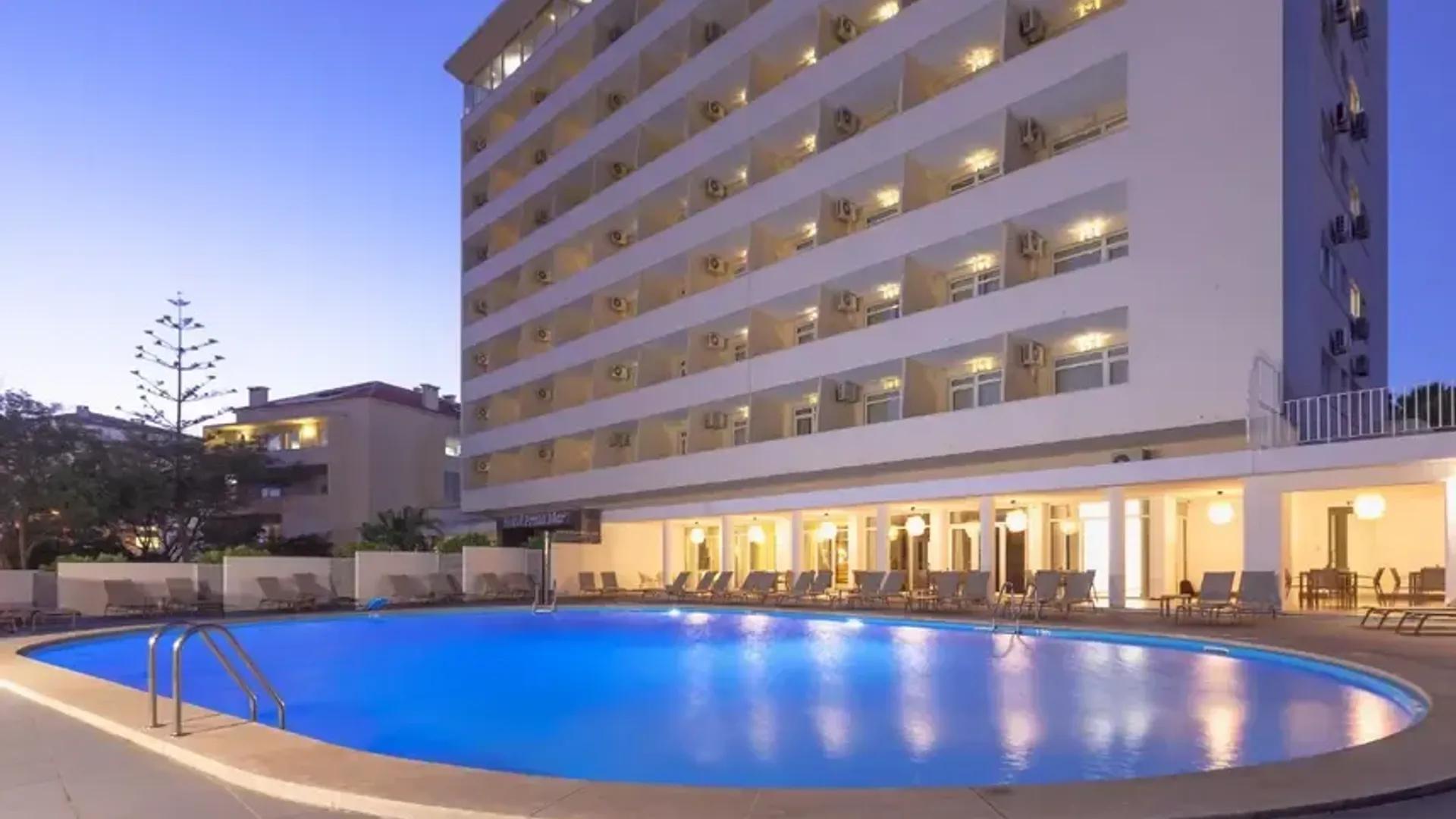 Carcavelos Beach Hotel