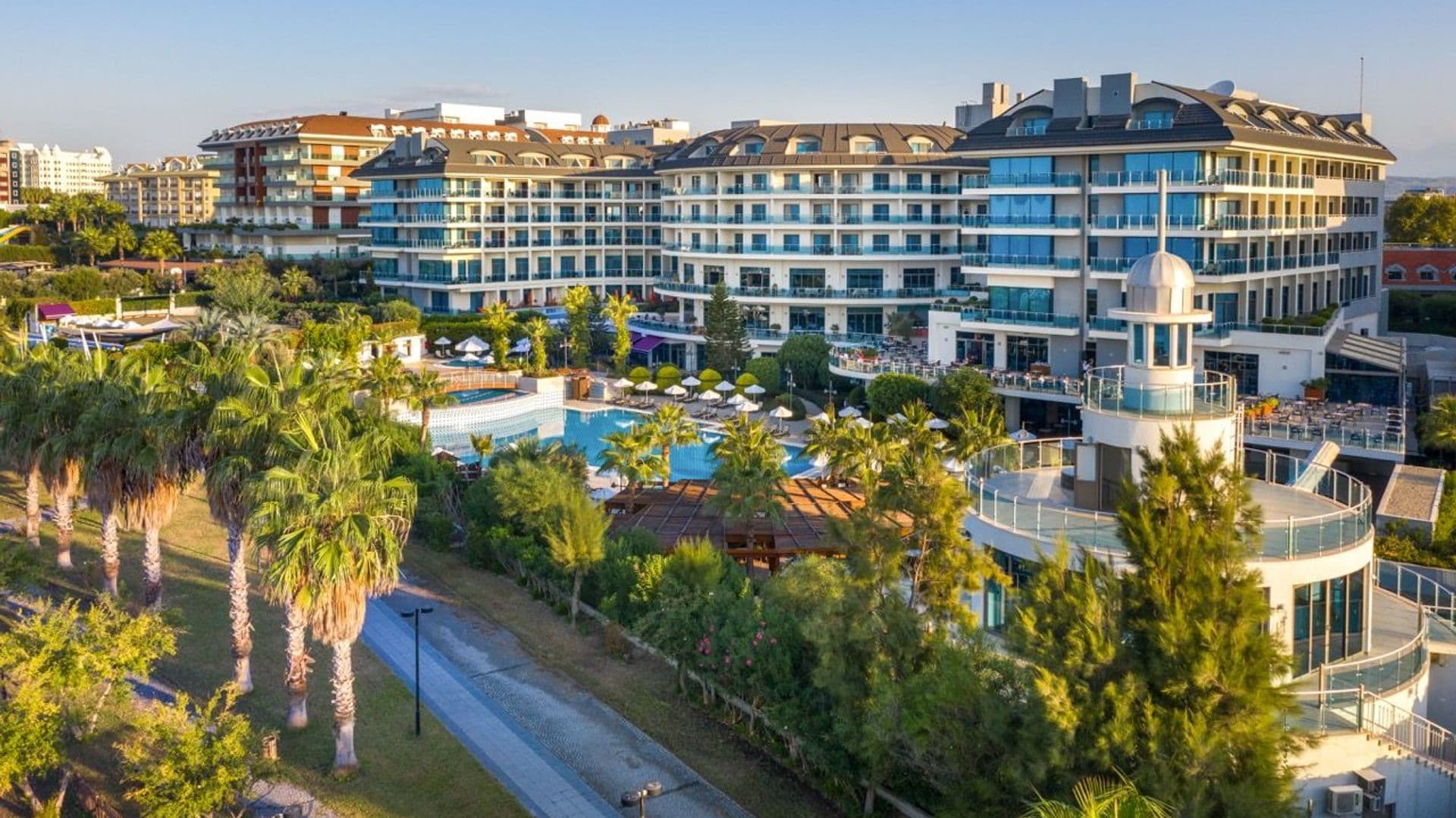 Commodore Elite Suites & Spa