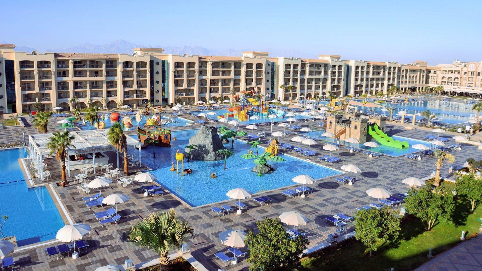 Pickalbatros White Beach Resort