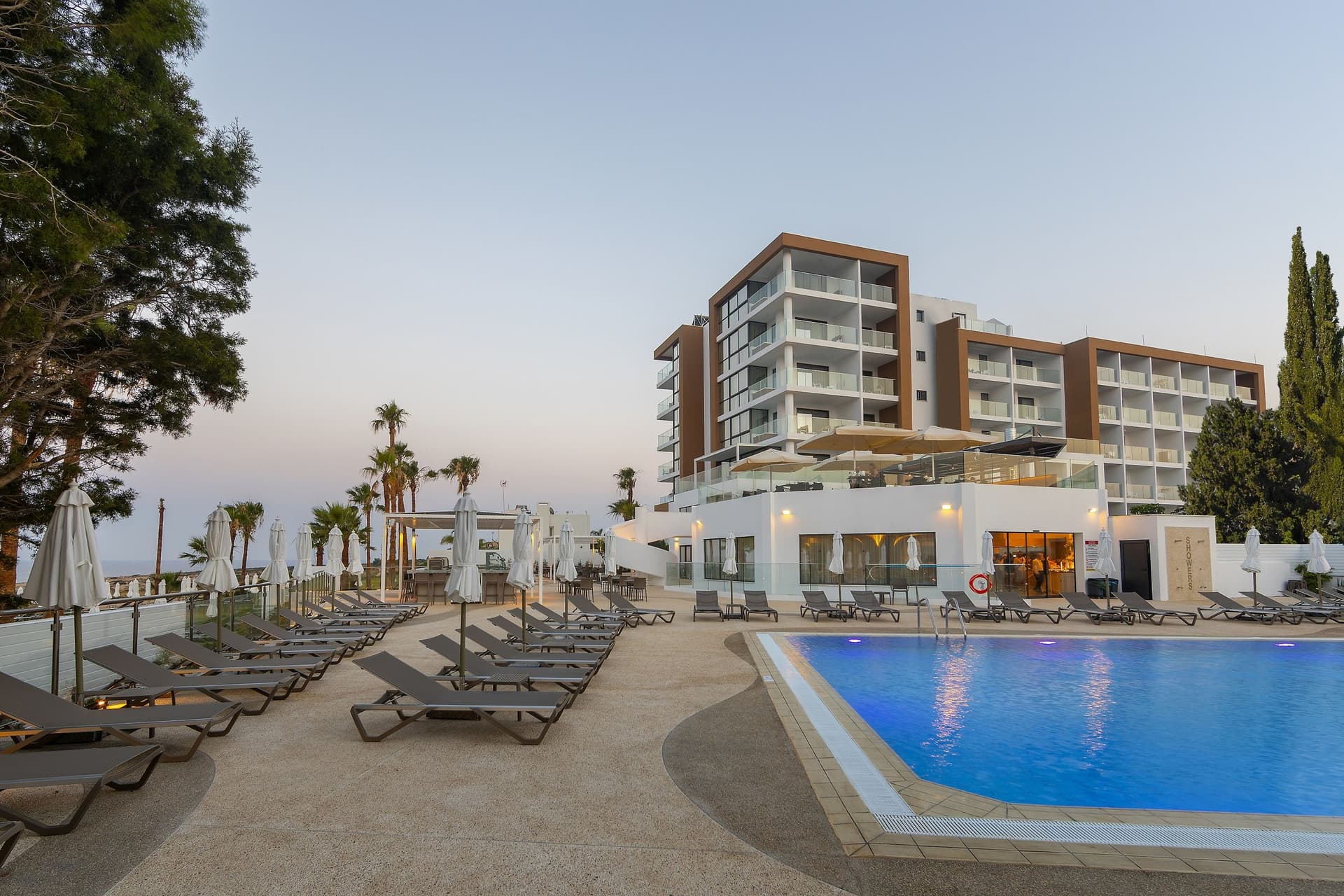 Leonardo Crystal Cove Hotel And Spa By The Sea