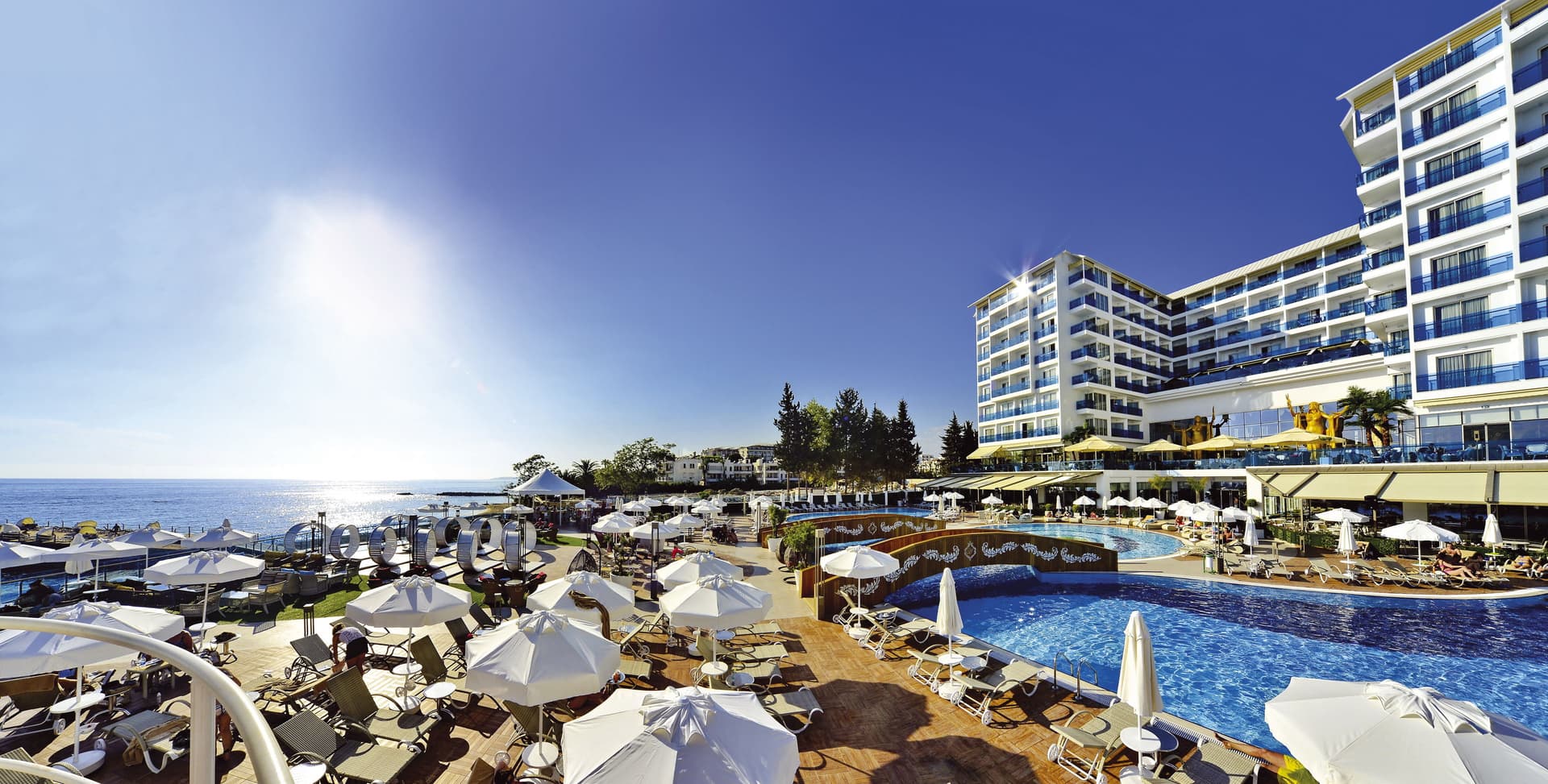 Azura Deluxe Resort & Spa Hotel