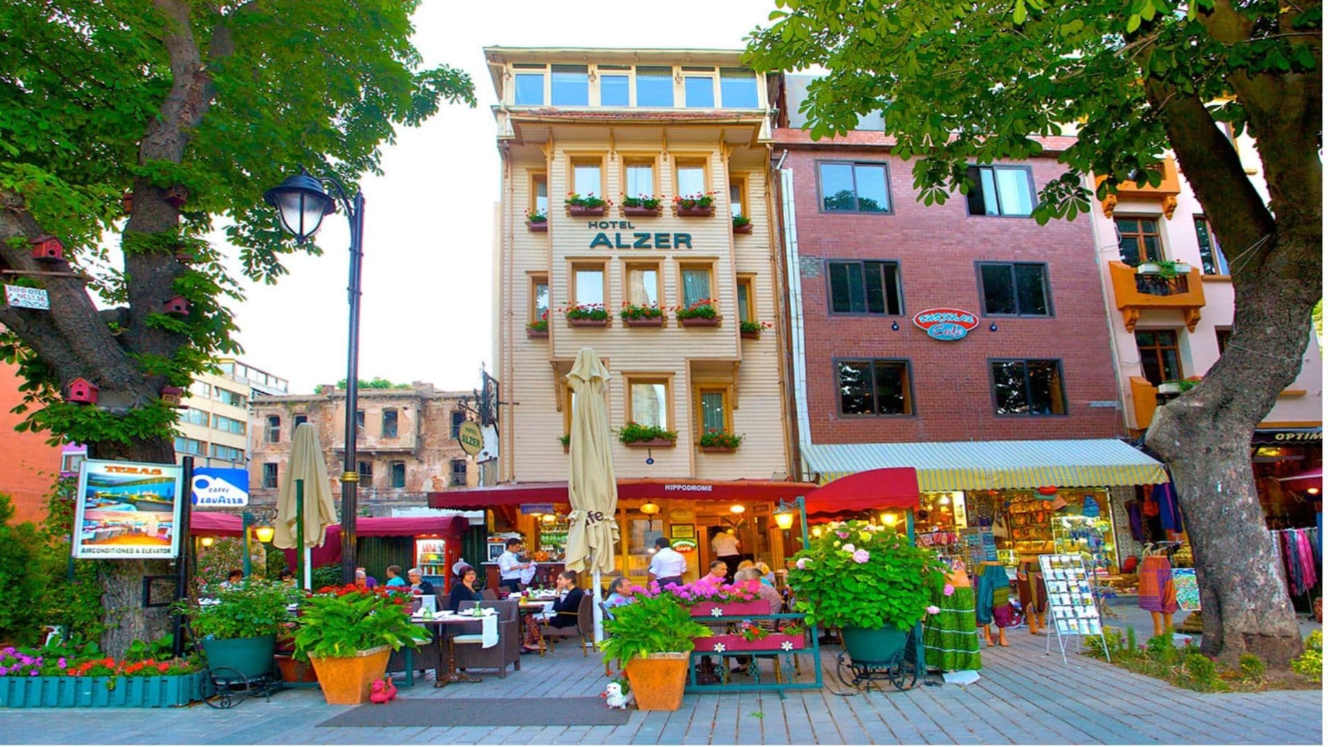Alzer Hotel