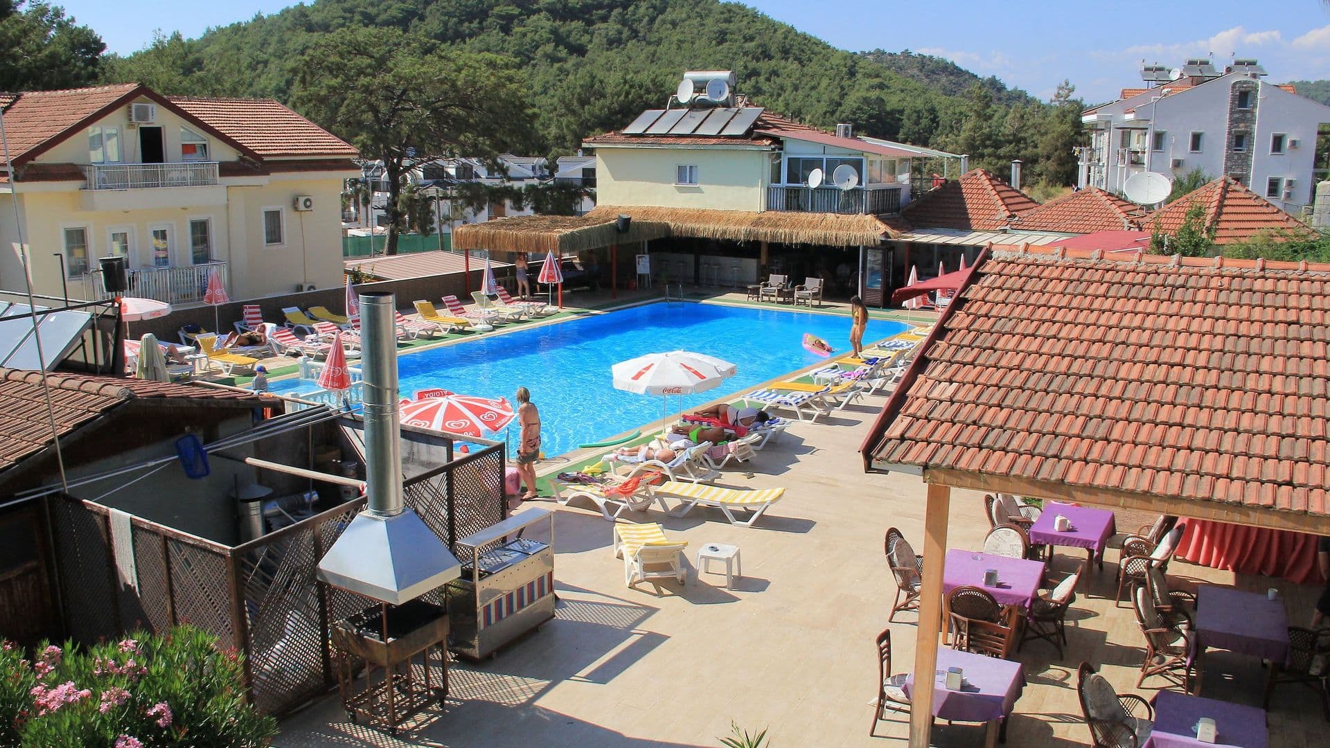 Carmina Hotel