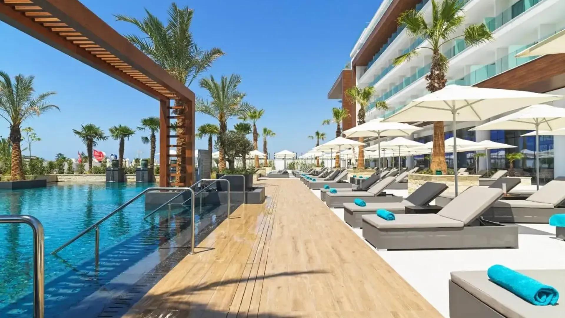 Amanti Made Fortwo Hotels