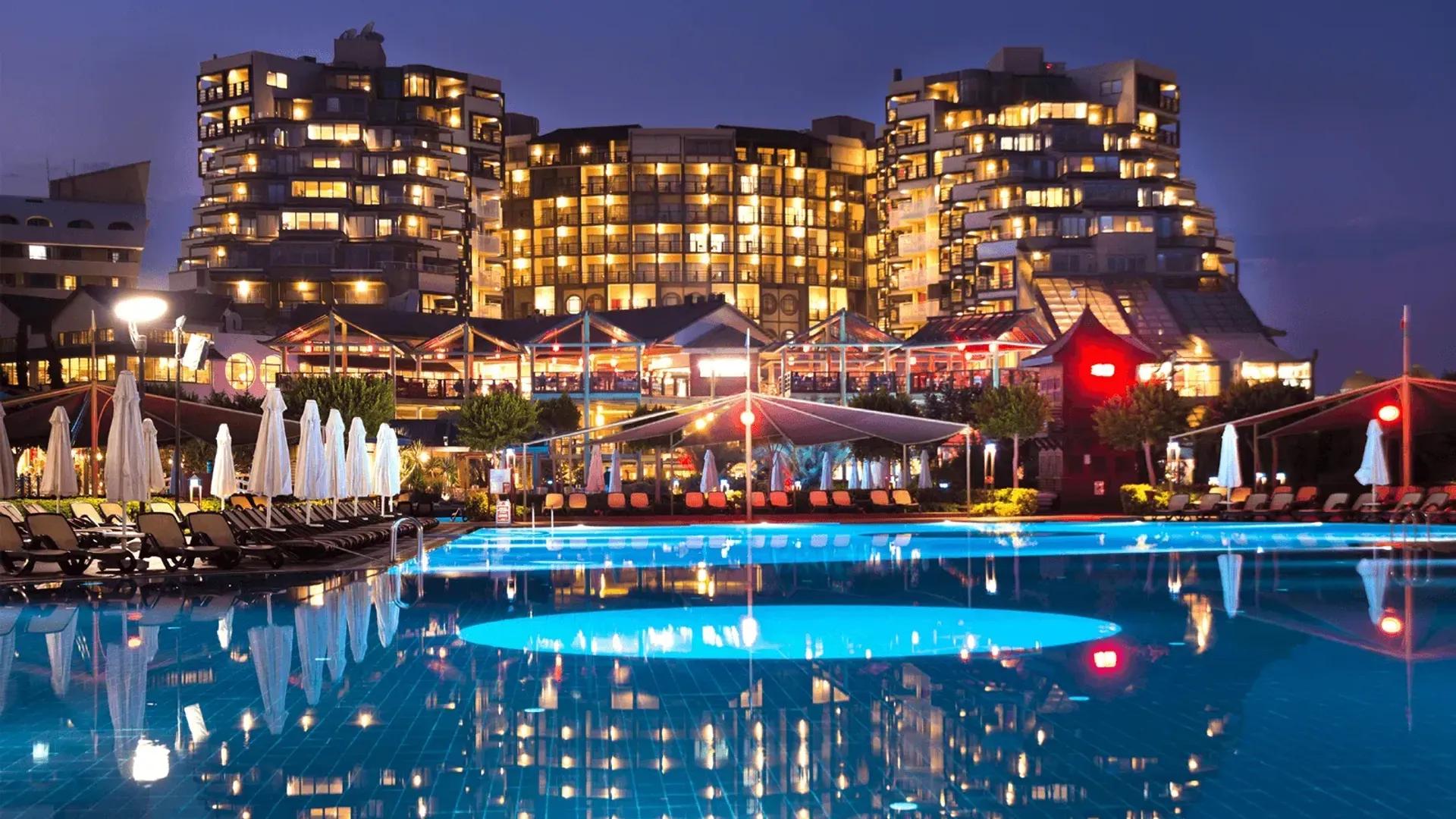 Limak Lara Deluxe Hotel Resort