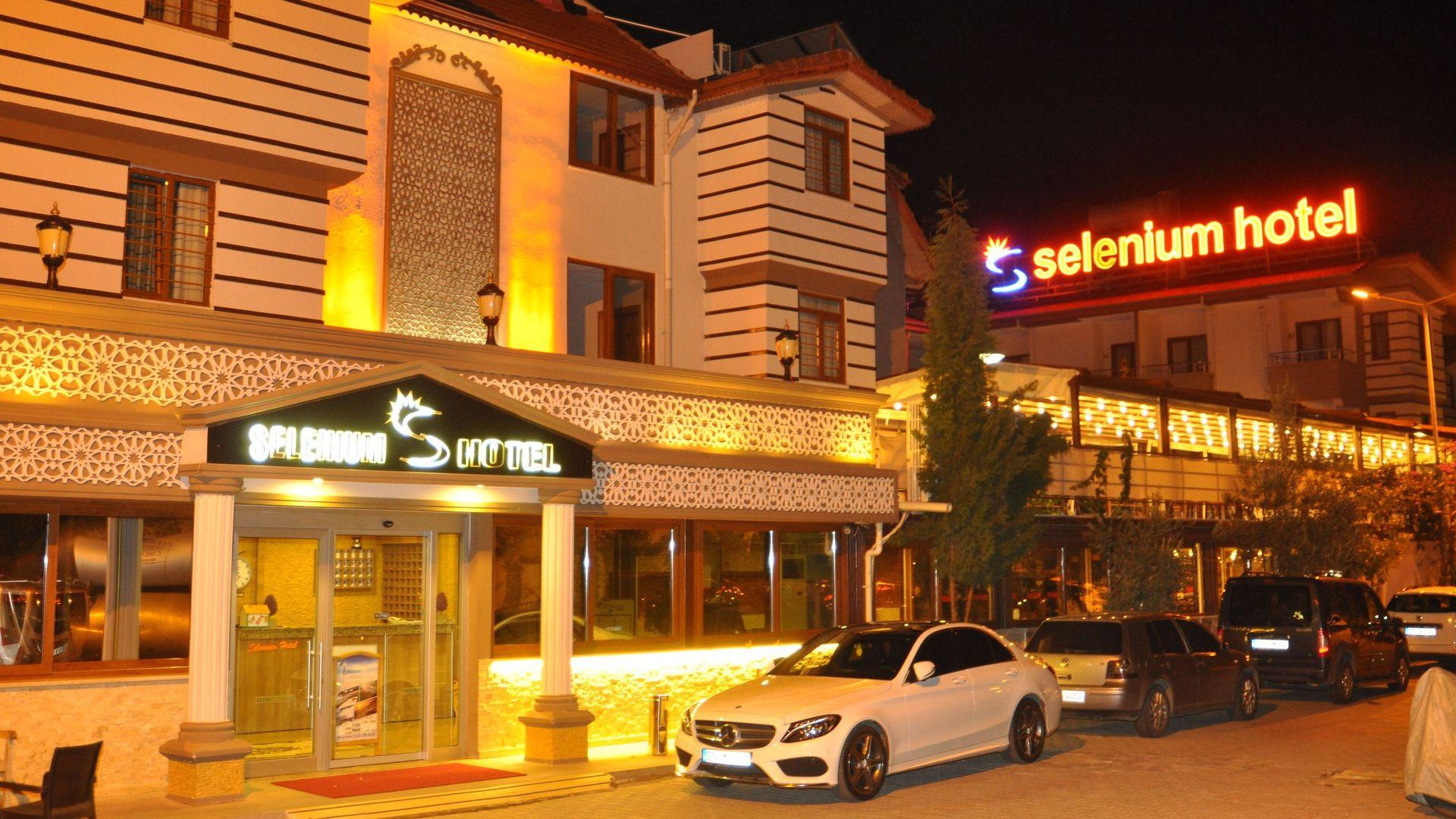 Selenium Hotel